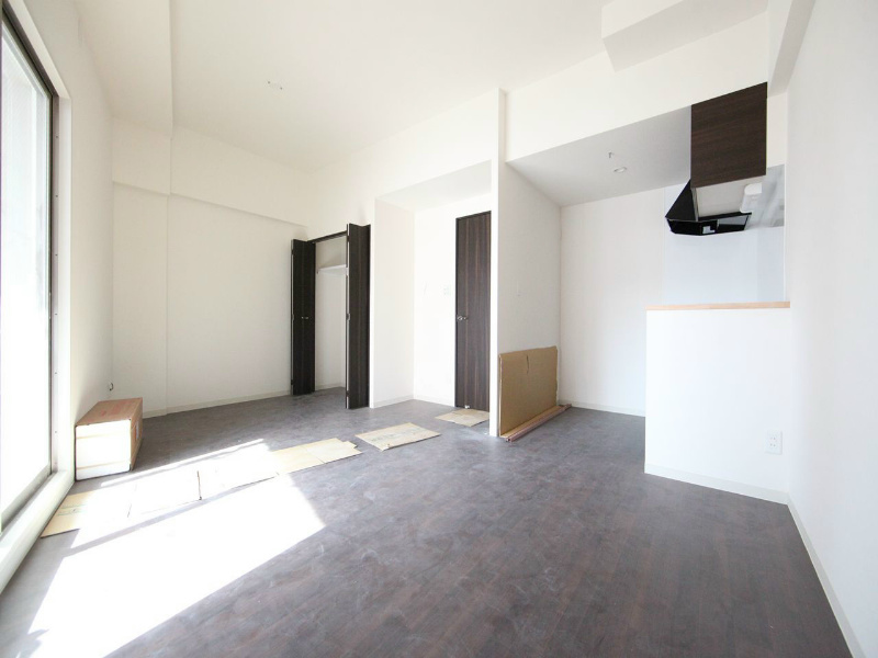 その他　洋室13.6帖　クローゼット付（収納充実してます）