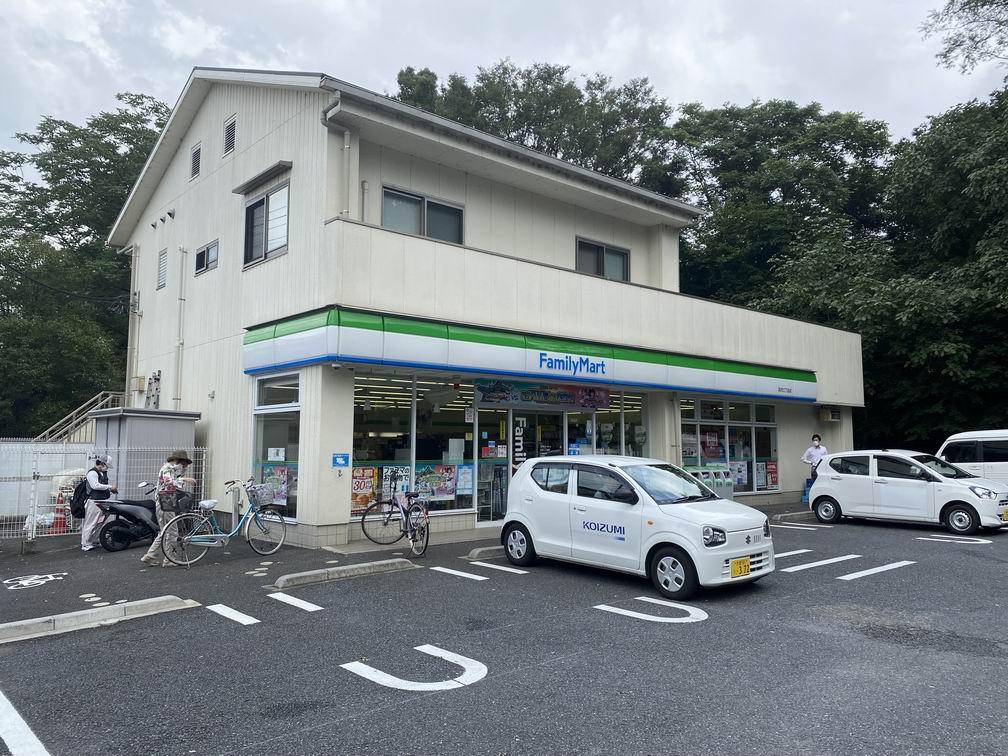コンビニ　ファミリーマート 羽沢三丁目店（コンビニ）まで305m