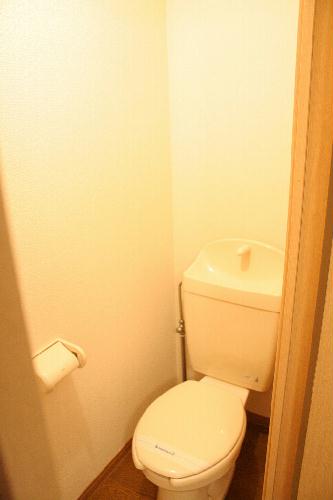 トイレ　※設備・仕様は現況と異なる場合があります。