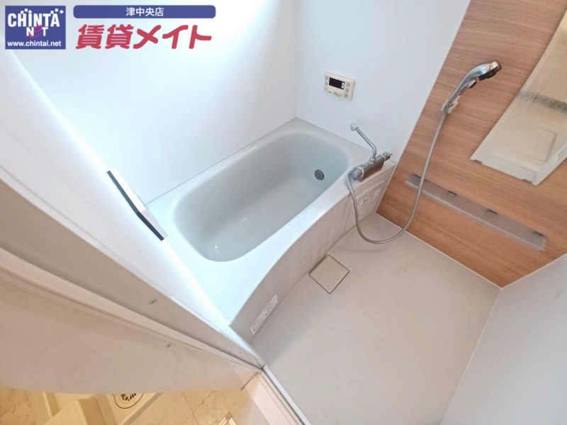 バス・シャワールーム　同建物の反転タイプです