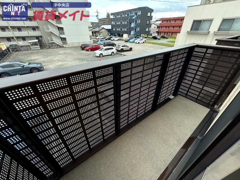 バルコニー　同建物の反転タイプです