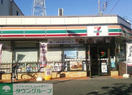 コンビニ　セブンイレブン足立青井駅前店（コンビニ）まで380m