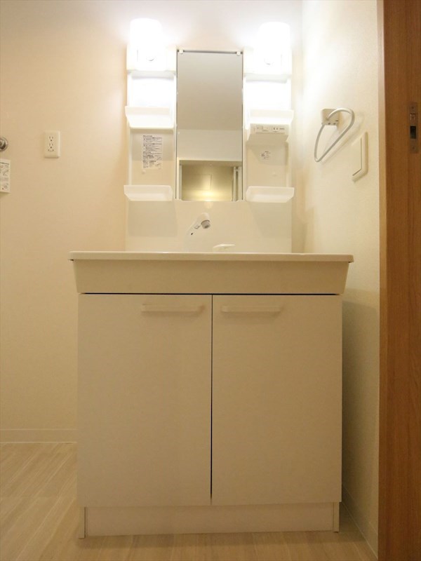 洗面設備　脱衣所　独立洗面台（シャンプードレッサー付）