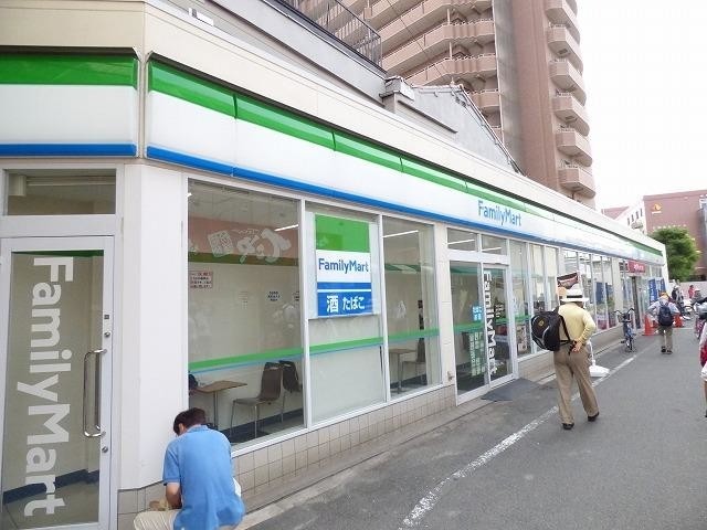 コンビニ　ファミリーマート（コンビニ）まで460m