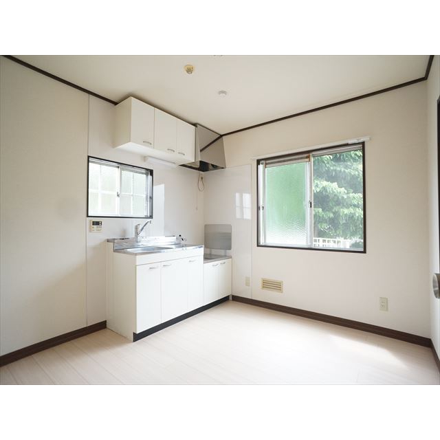 キッチン　ダイニングキッチンも明るい感じ♪