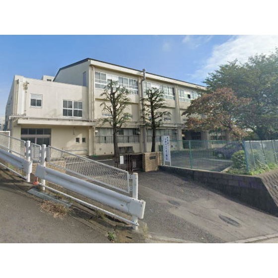 中学校　横浜市立篠原中学校（中学校）まで674m