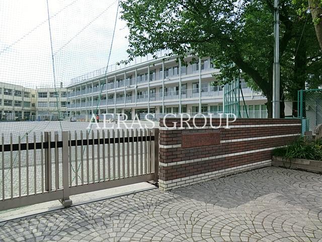 小学校　世田谷区立赤堤小学校（小学校）まで681m