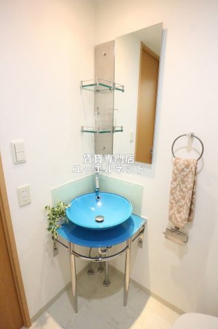 洗面設備　清潔感ある独立洗面台で毎日気持ちよく♪