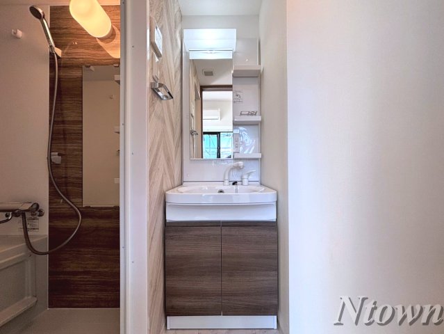 洗面設備　使いやすい独立洗面台です