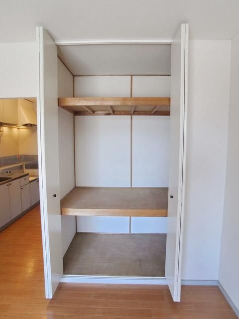 収納　♪奥行きのある収納だから物がたっぷりしまえます♪