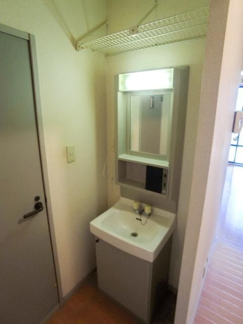 洗面設備　♪洗面台が独立してるから身支度がしやすいですね♪