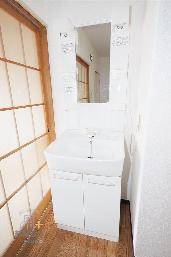 洗面設備　※他号室写真です