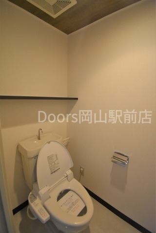 トイレ　※他号室の写真になります