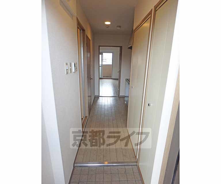 その他部屋・スペース　玄関からみた室内です。