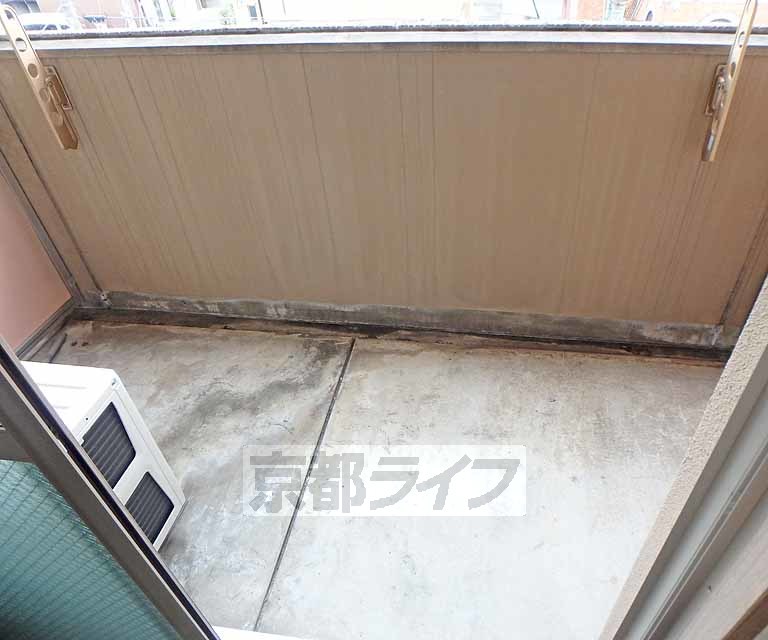 バルコニー　東向きの明るいバルコニーです。