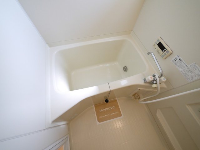 バス・シャワールーム　コンパクトで使いやすいお風呂です