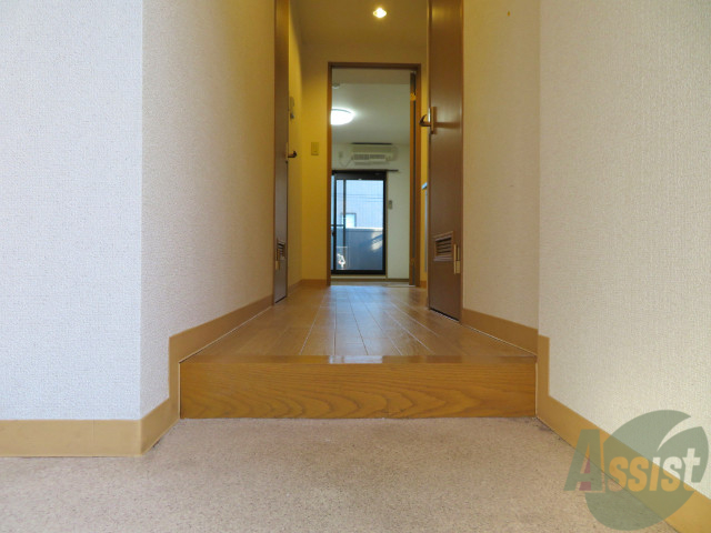 玄関　玄関から見た景色はこちらです。イメージできますか。