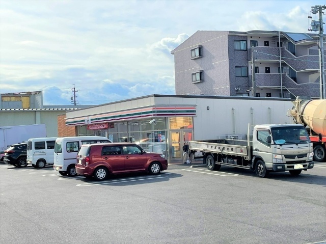コンビニ　セブンイレブン小牧応時２丁目店（コンビニ）まで202m