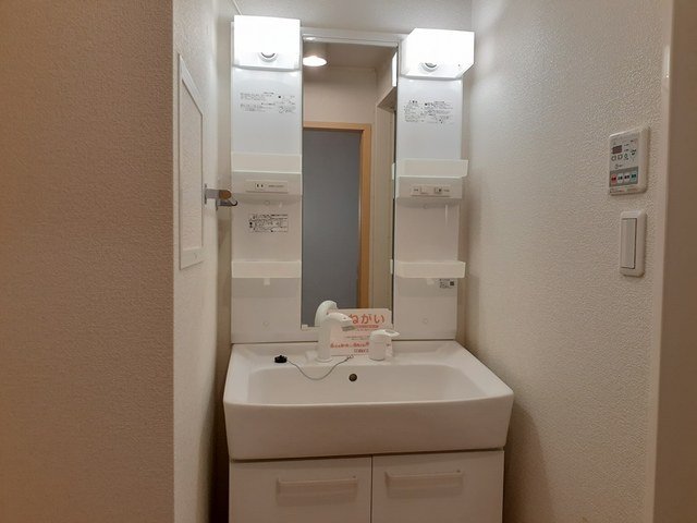 洗面設備　コンパクトで使いやすい洗面所