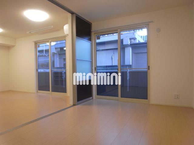 居室・リビング　照明器具付。