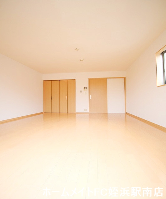 居室・リビング　★広さ１２帖の洋室♪★