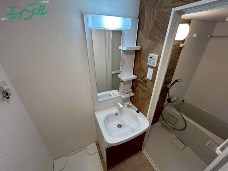 洗面設備　同型参考写真