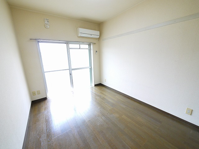 その他部屋・スペース　広々とした洋室です