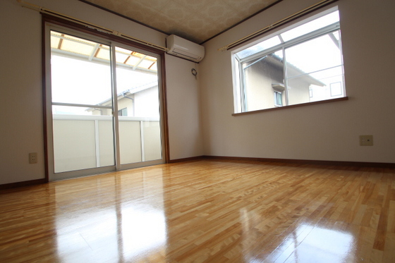 居室・リビング　※別号室の写真です