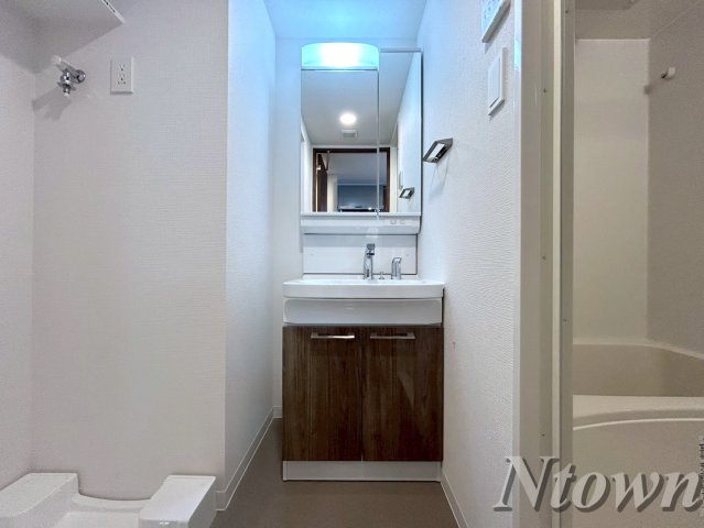 洗面設備　独立洗面台です