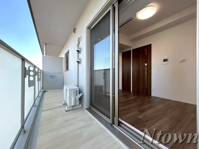 バルコニー　暖かな日差しのふりそそぐバルコニー