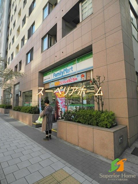 コンビニ　ファミリーマート日本橋かきがら町店（コンビニ）まで560m