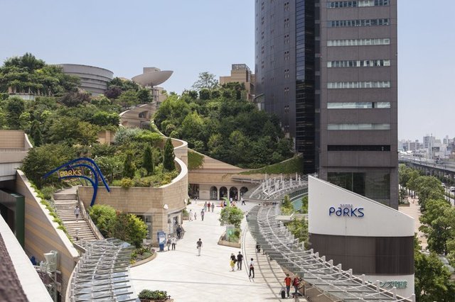 スーパー　なんばパークス（スーパー）まで637m