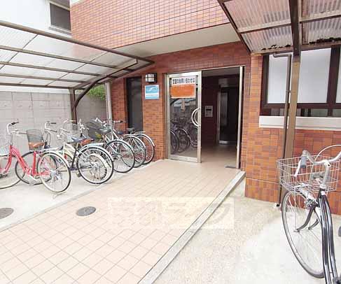 エントランス　建物入り口です！