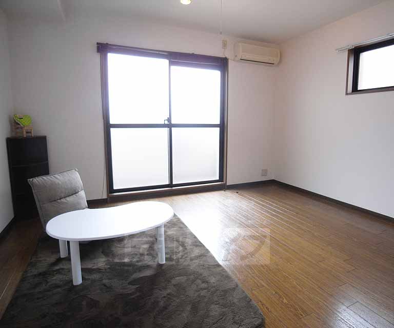 居室・リビング　９帖のゆったりした洋室です。