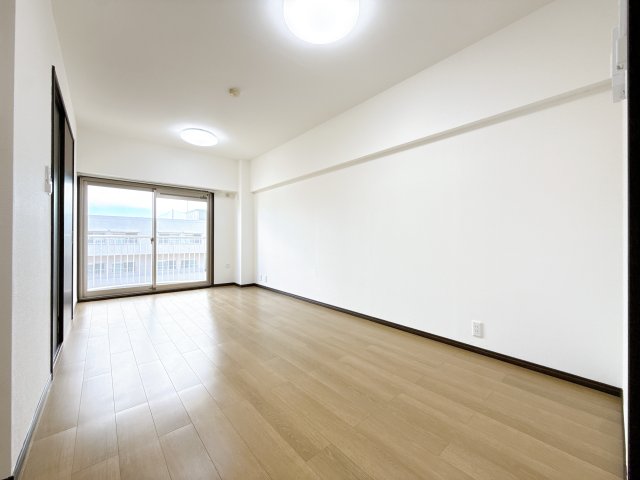 居室・リビング　こちらの居間で趣味の時間をお楽しみください