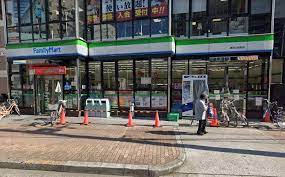 コンビニ　ファミリーマート 新深江駅前店（コンビニ）まで617m