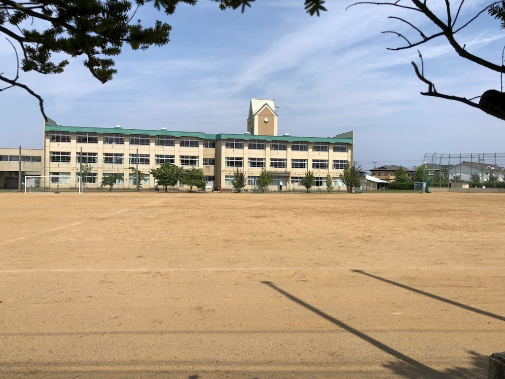中学校　八戸市立東中学校（中学校）まで903m