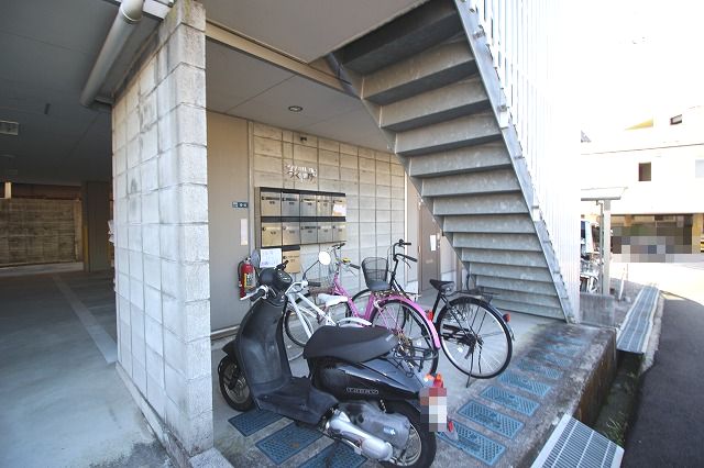 エントランス　清潔なエントランスです