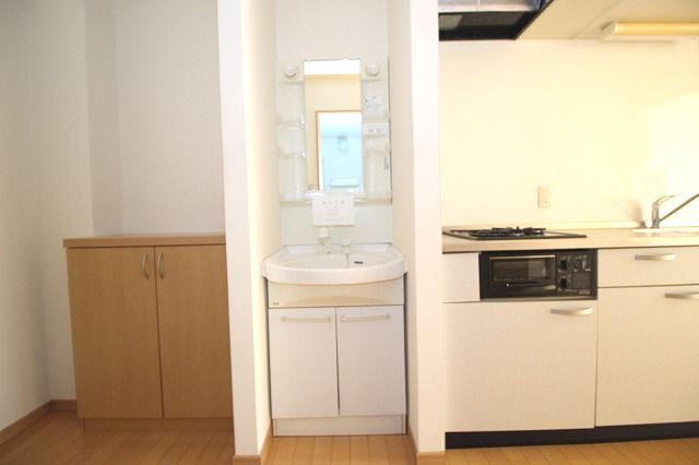 洗面設備　独立洗面化粧台付き