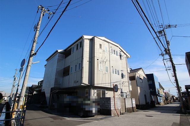 建物外観　落ち着いた雰囲気の外観です