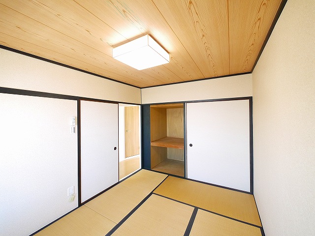 その他部屋・スペース　開放的な寝室です