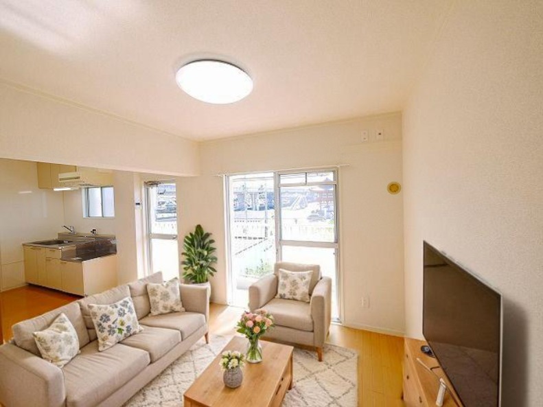 居室・リビング　CGで家具等を配置したもので家具等は含まれません