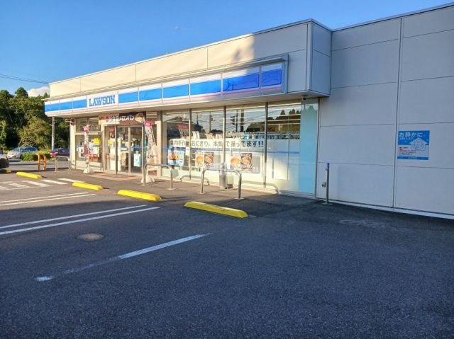 コンビニ　ローソン四街道吉岡店（コンビニ）まで268m