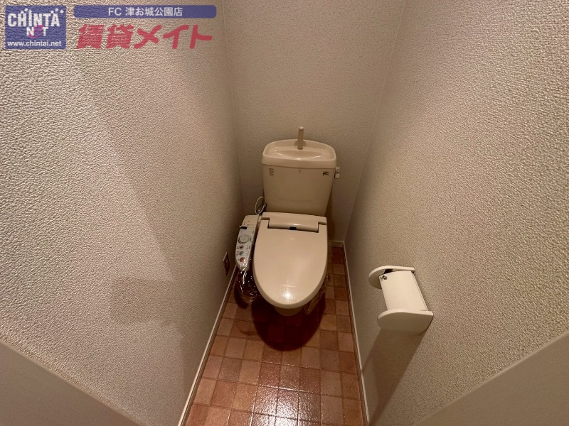トイレ　同じ物件、別部屋の写真です