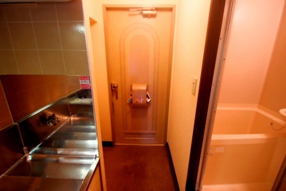 玄関　※別号室の写真です