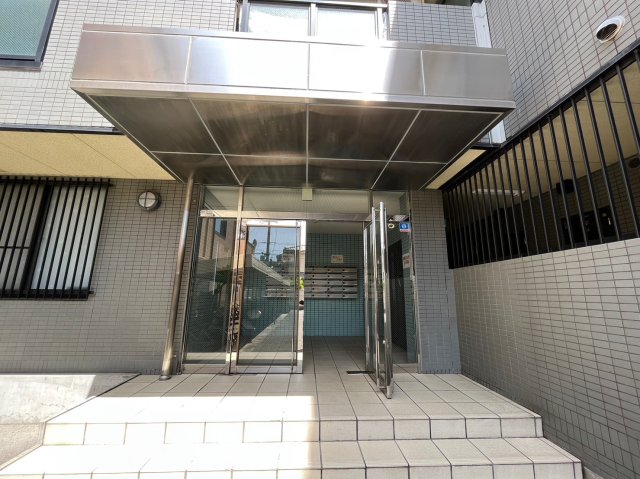 エントランス　詳細は、RISUMO江坂本店→06-6155-7137まで♪