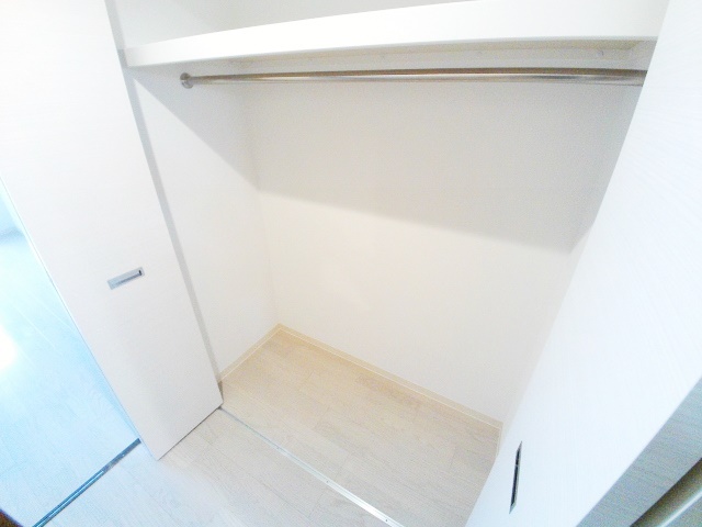 収納　クローゼットタイプの大型収納付き