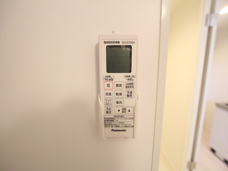 その他設備　浴室暖房乾燥機付き