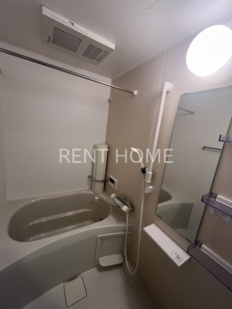 バス・シャワールーム　バスルームです。（追焚き・浴室乾燥機付）