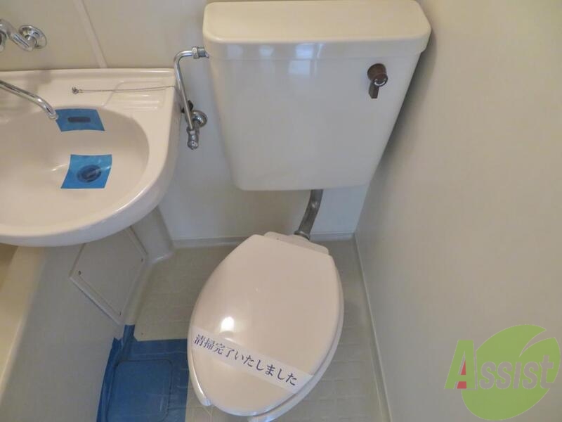 トイレ　綺麗なトイレです。水洗ですので臭いの心配なしです。